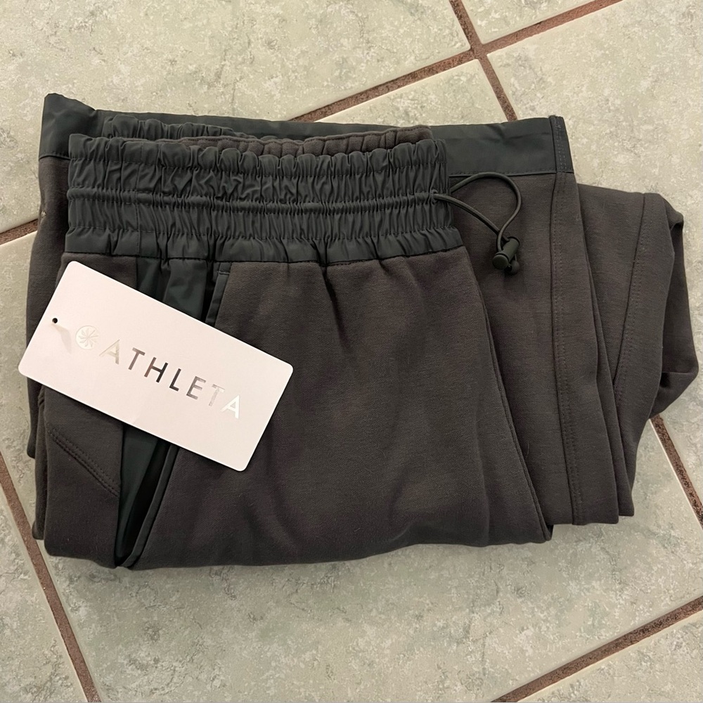 Athleta Triumph Hybrid Wide Leg Crop Bali Green NWT - Picture 4 of 5
